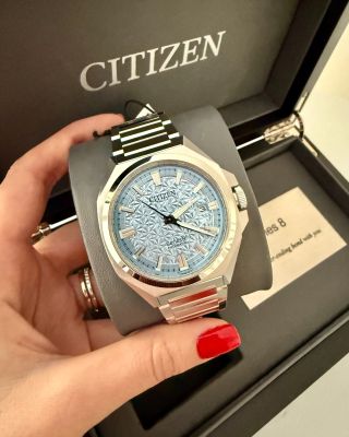 Představujeme Citizen NB6051-59L Series 8 Automatic – hodinky, které na první pohled zaujmou bledě modrým ciferníkem, jaký...