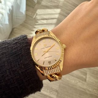 Dámské hodinky Chiara Ferragni R1953104501 zaujmou elegantní siluetou a výrazným módním řemínkem. Ideální doplněk pro...