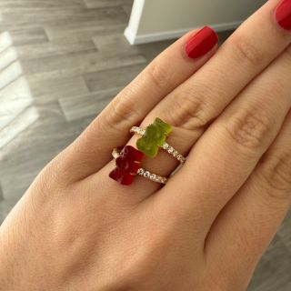 🍭 Kterou barvu HARIBO medvídků máte nejradši – červenou ❤️ nebo zelenou 💚? Hravá kolekce THOMAS SABO x HARIBO přináší...